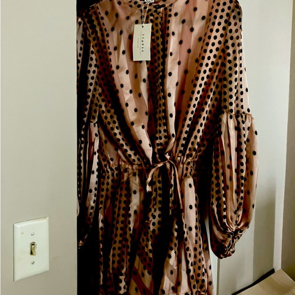 Dresses & Skirts - Pink & black fun little dress - purchased from a boutique in Key Biscayne . NWT